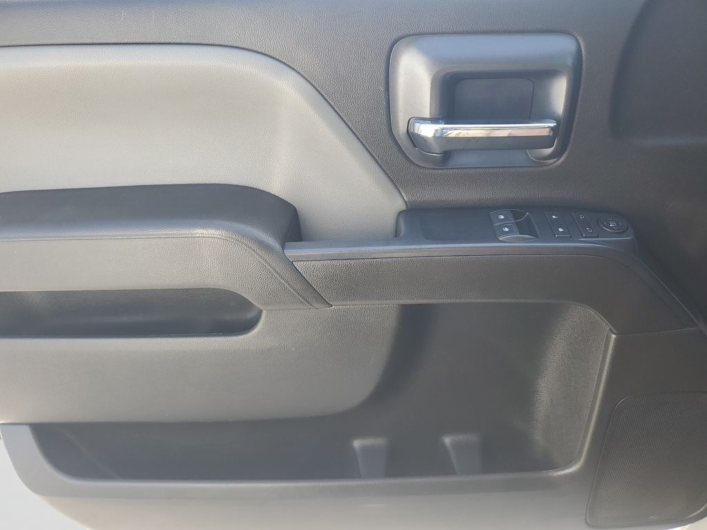 Used 2018 White Chevrolet WT image 17