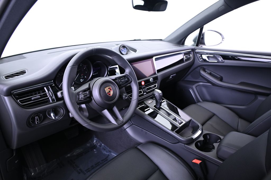 Thumbnail: 2025 Porsche Macan - 4