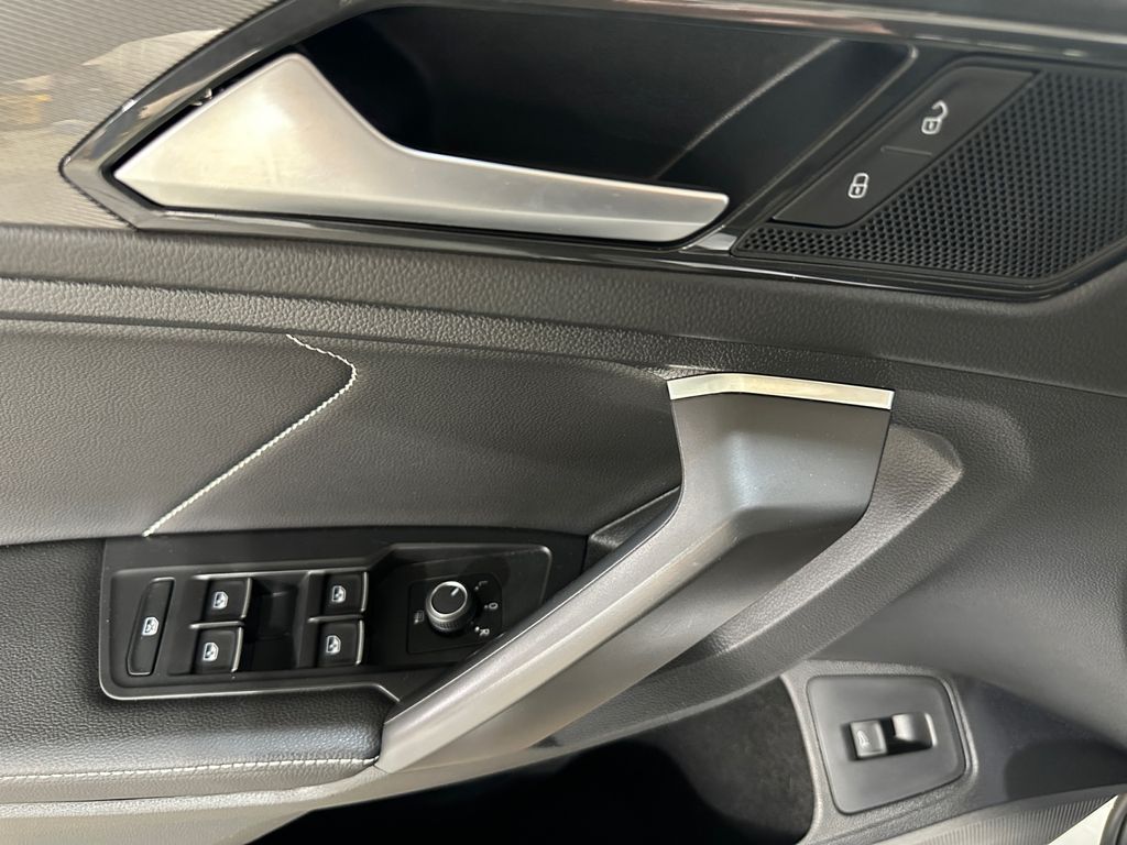 2022 Volkswagen Tiguan 2.0T SE photo