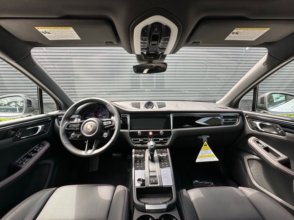 Thumbnail: 2025 Porsche Macan - 30