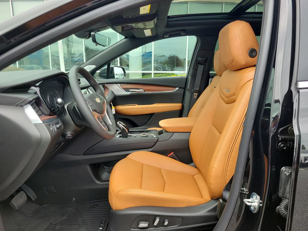 Thumbnail: 2025 Cadillac XT5 - 6