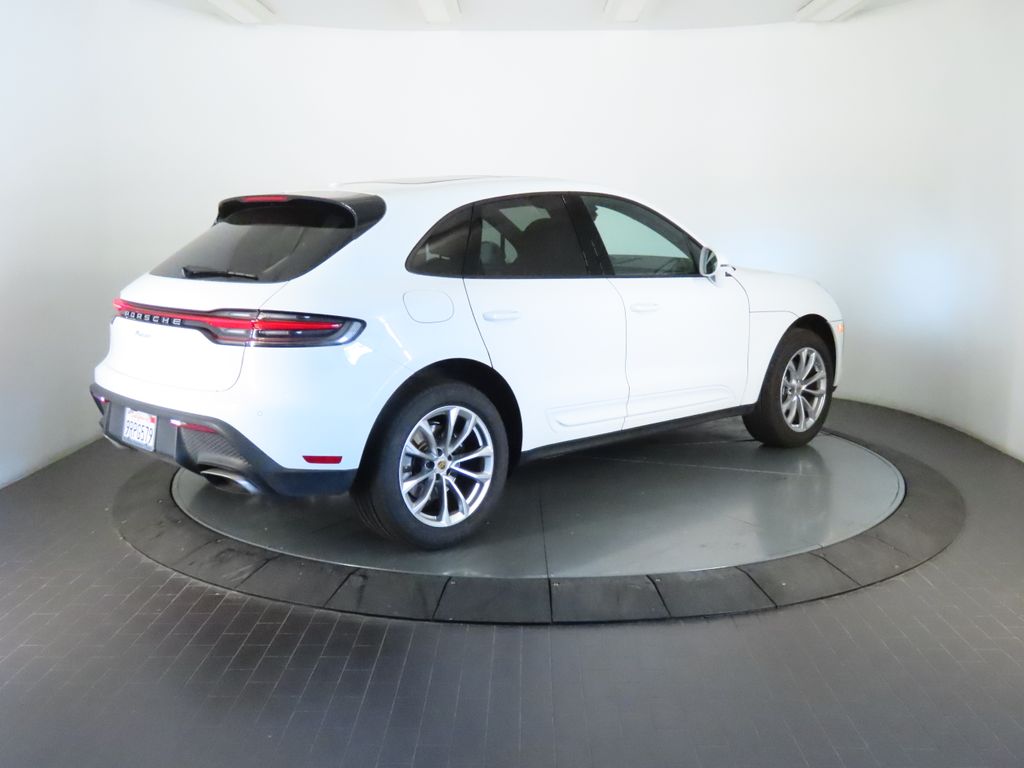 Thumbnail: 2025 Porsche Macan - 7