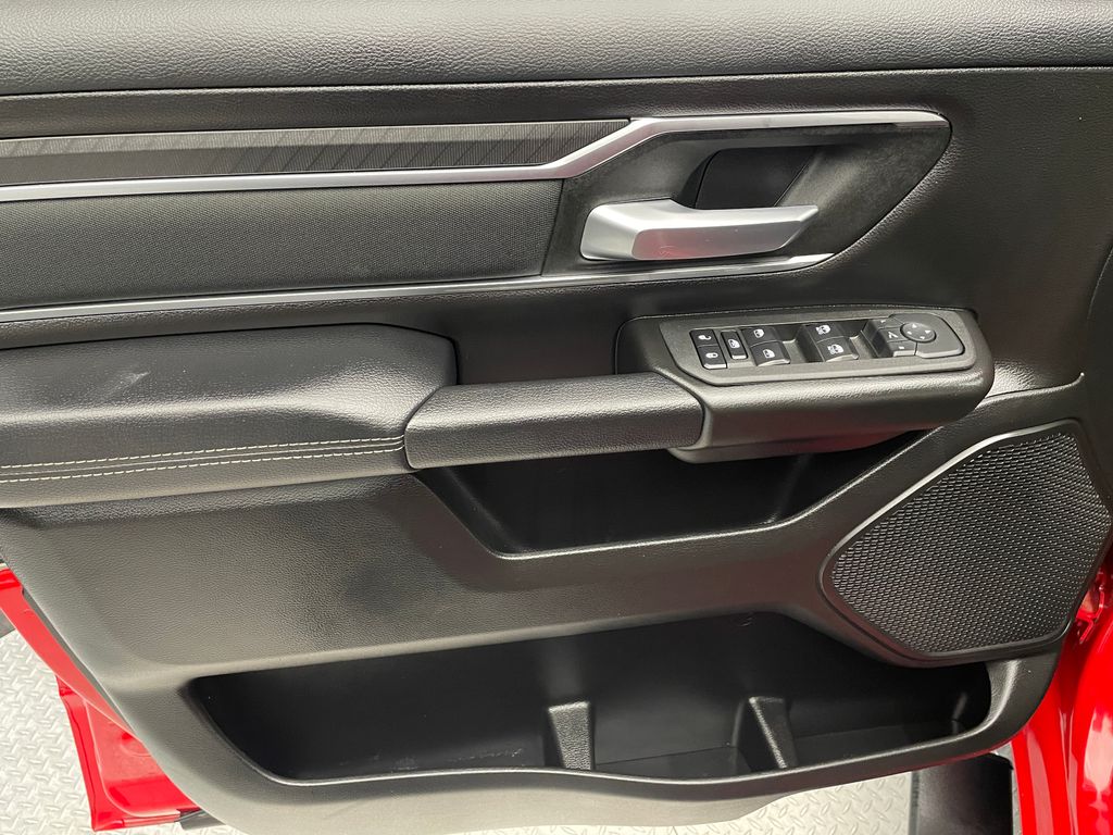 Thumbnail: 2025 RAM 1500 - 9