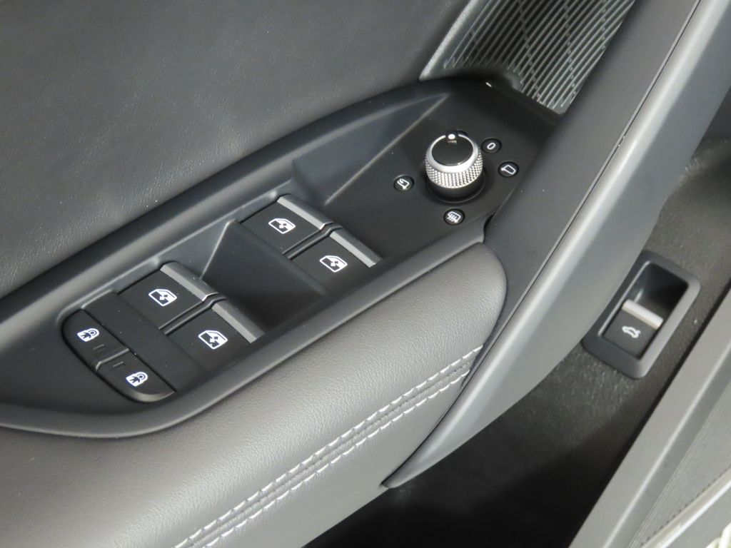 Thumbnail: 2023 Audi Q5 - 32