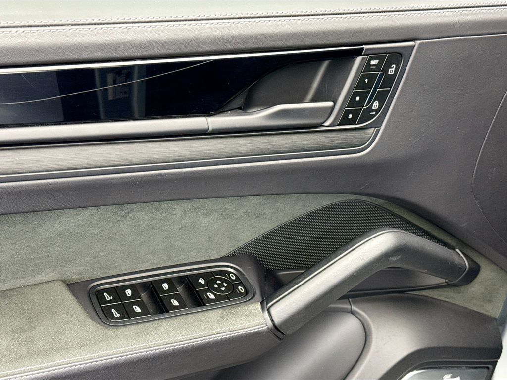 Thumbnail: 2025 Porsche  - 24