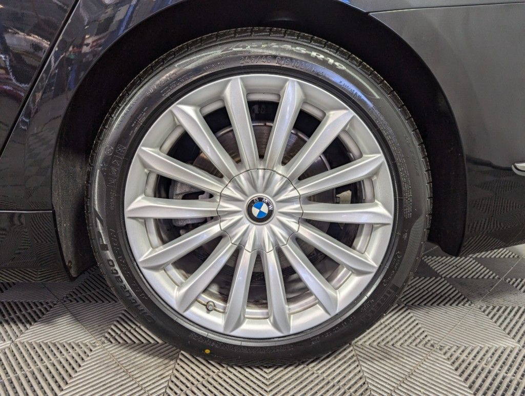 2022 BMW 7-Series 740i xDrive photo