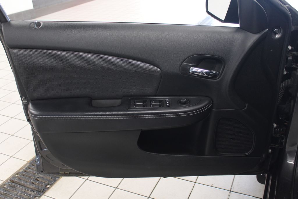 Thumbnail: 2014 Dodge Avenger - 12