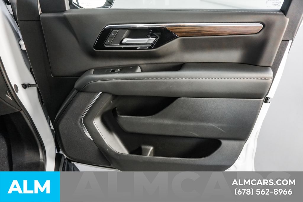 Used 2025 White Chevrolet LT image 45
