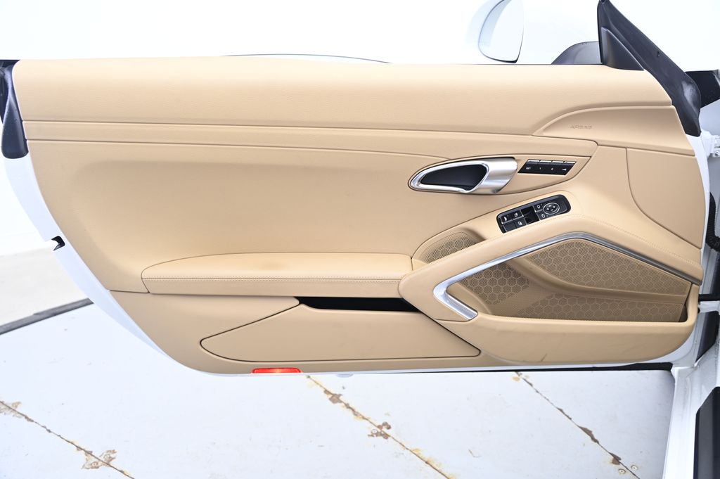 Thumbnail: 2015 Porsche 911 - 25