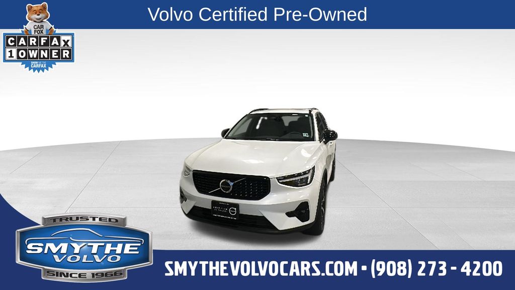 Crystal White 2023 Volvo XC40 B5 Plus Dark Theme AWD SUV / Crossover All-Wheel Drive Automatic