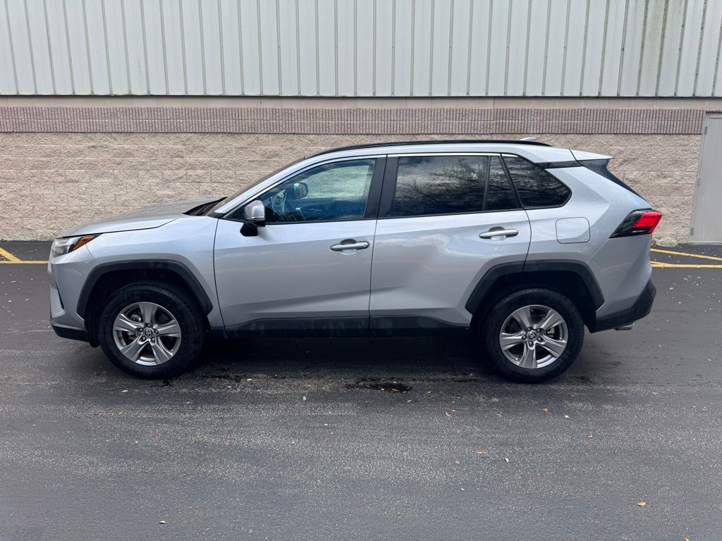 2024 Toyota RAV4 XLE 2