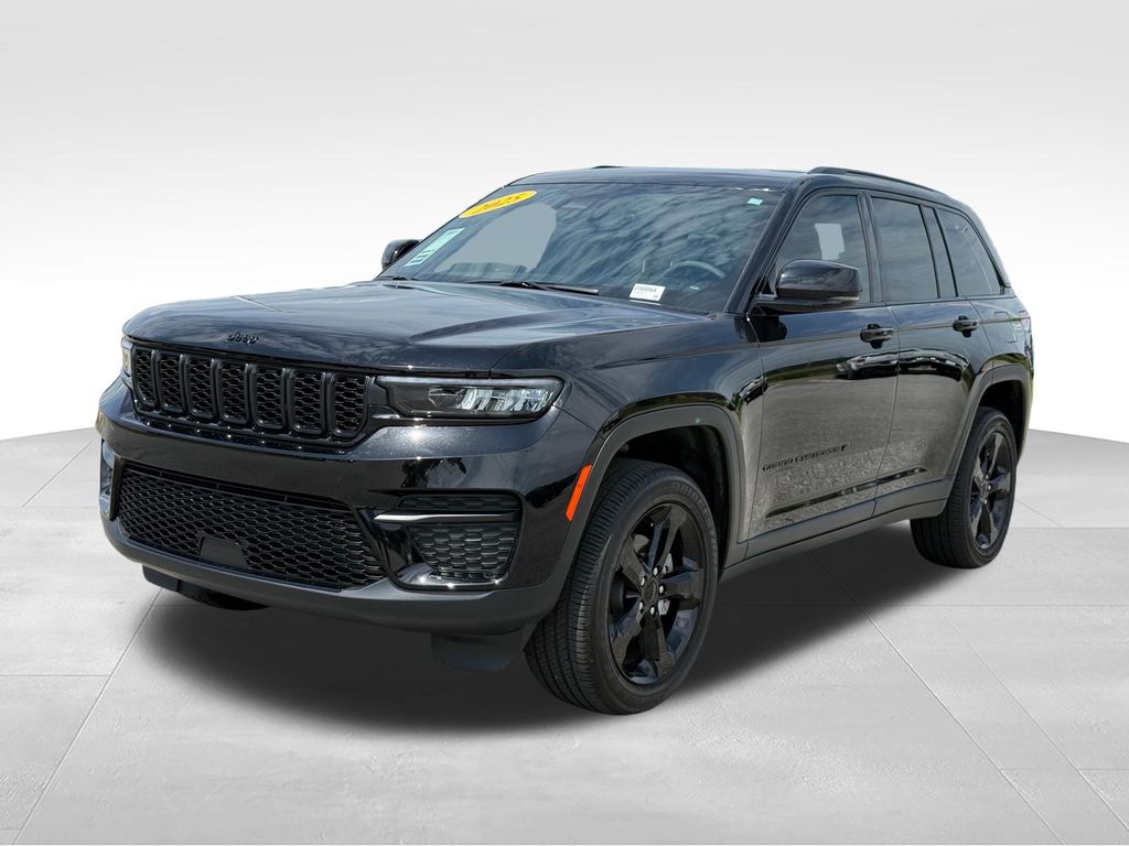 Diamond Black Crystal Pearlcoat 2025 Jeep Grand Cherokee SUV / Crossover 4X2 8-Speed Automatic