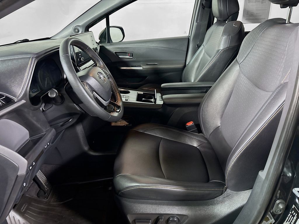 2023 Toyota Sienna Woodland Edition