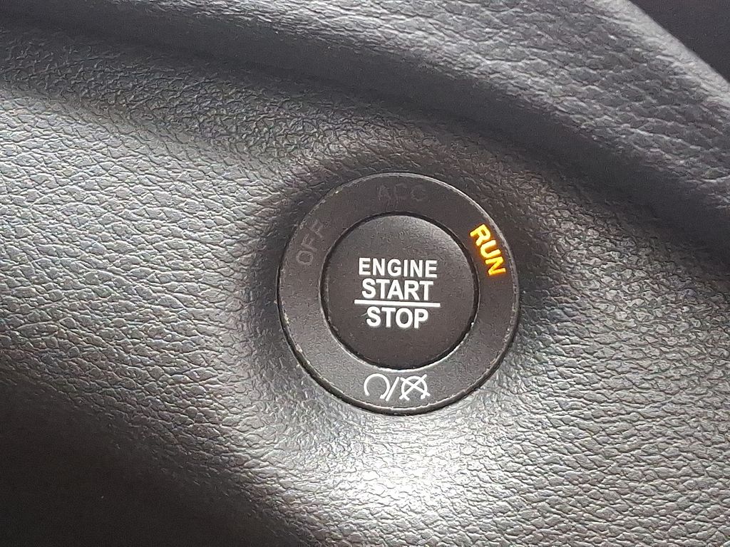 Thumbnail: 2021 Jeep Cherokee - 25