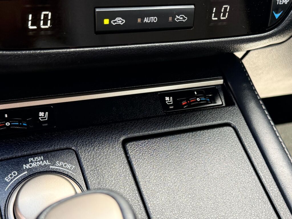 Thumbnail: 2018 Lexus ES - 8