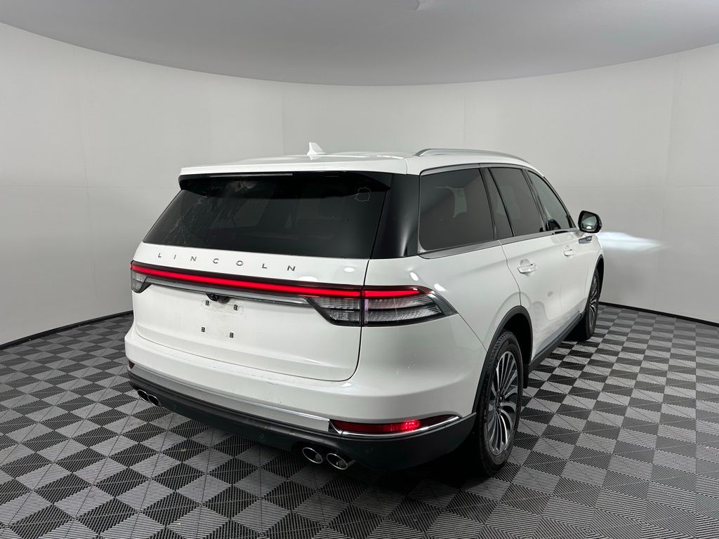 Thumbnail: 2022 Lincoln Aviator - 5