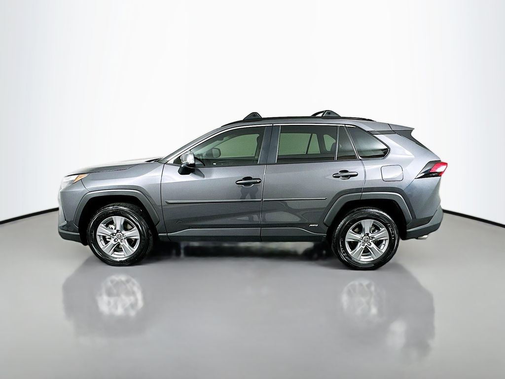 2022 Toyota RAV4 XLE 8