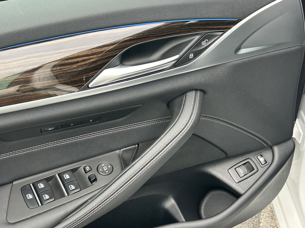 Thumbnail: 2023 BMW 5 Series - 12