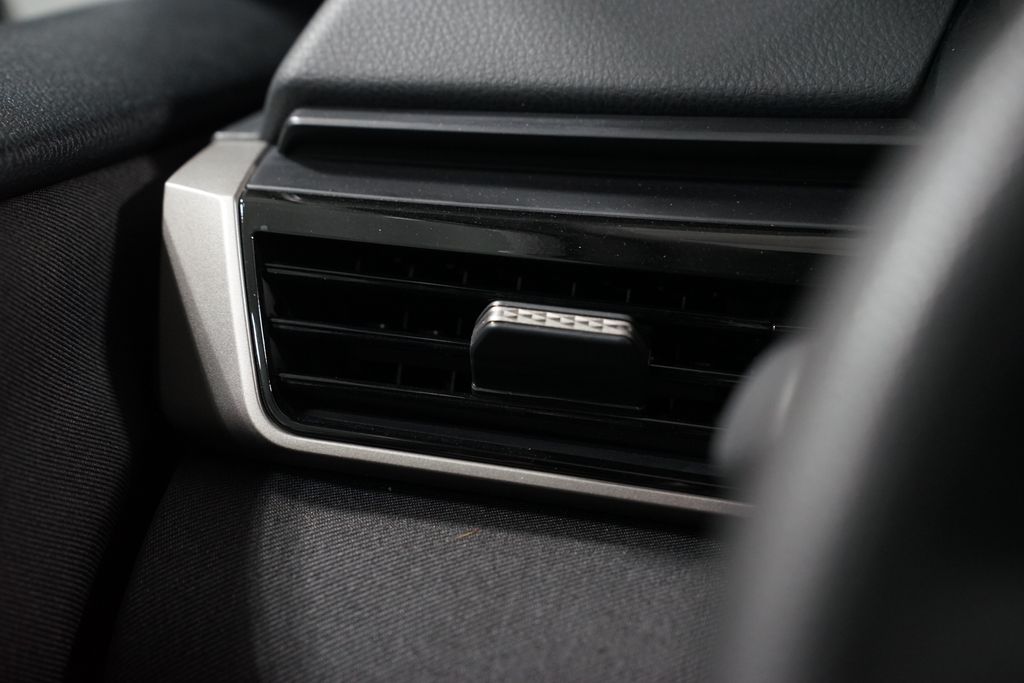 Thumbnail: 2025 Toyota Camry - 25