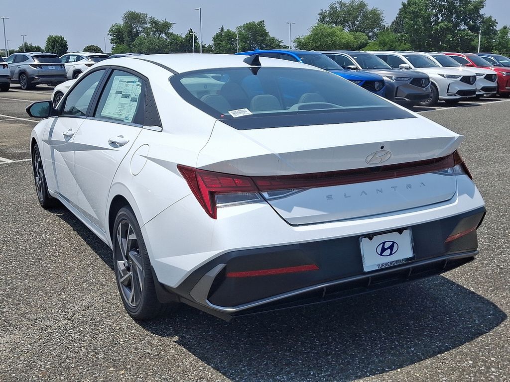 Thumbnail: 2025 Hyundai Elantra - 3