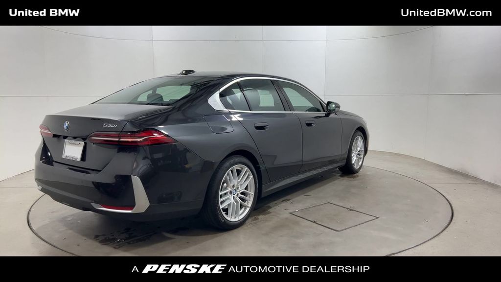 Thumbnail: 2025 BMW 5 Series - 8