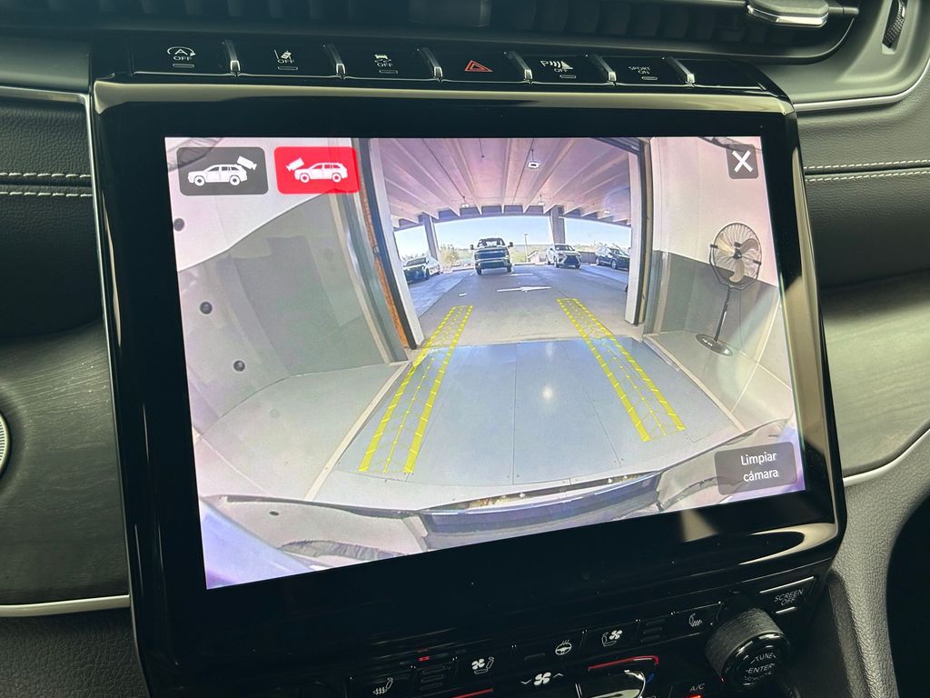 Used 2024 Diamond Black Crystal Pearlcoat Jeep Limited image 23