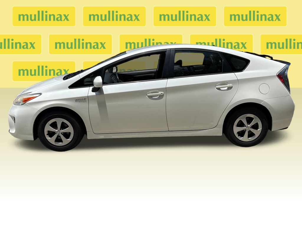 Used 2014 White Toyota Two image 11