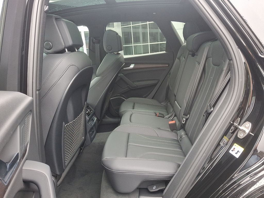 2025 Audi Q5  7
