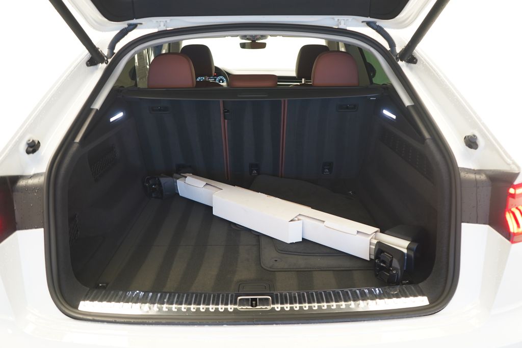 Thumbnail: 2023 Audi Q8 - 9