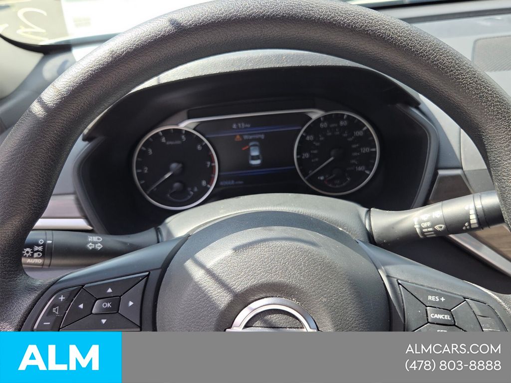 Used 2025 White Nissan 2.5 SV image 25