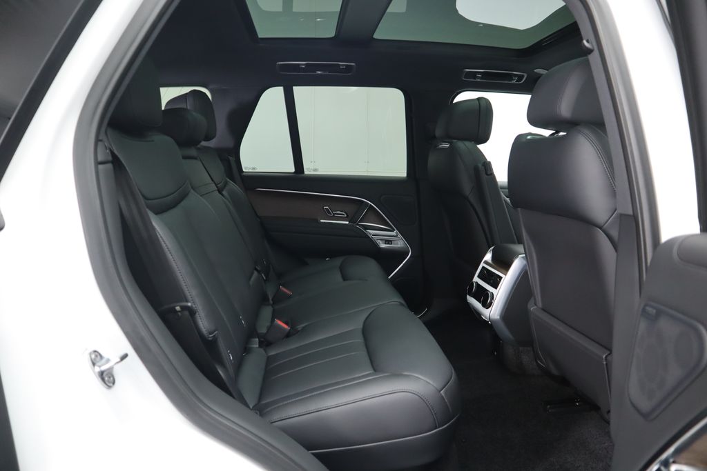 2025 Land Rover Range Rover SE 23