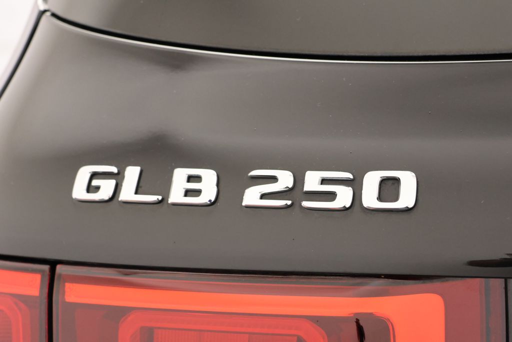 Thumbnail: 2020 Mercedes-Benz GLB - 9