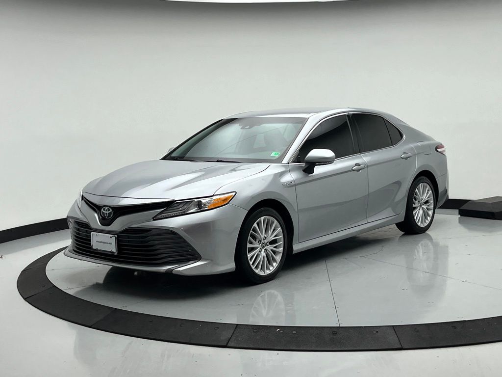 2020 Toyota Camry XLE's photo