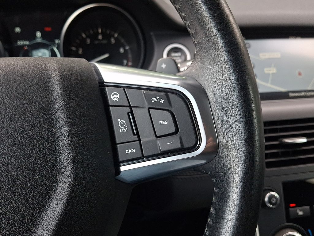 Thumbnail: 2018 Land Rover Discovery Sport - 22