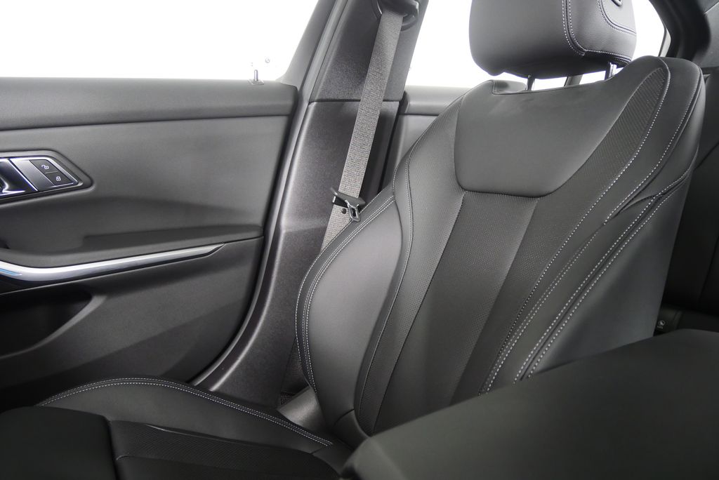 Thumbnail: 2023 BMW 3 Series - 28