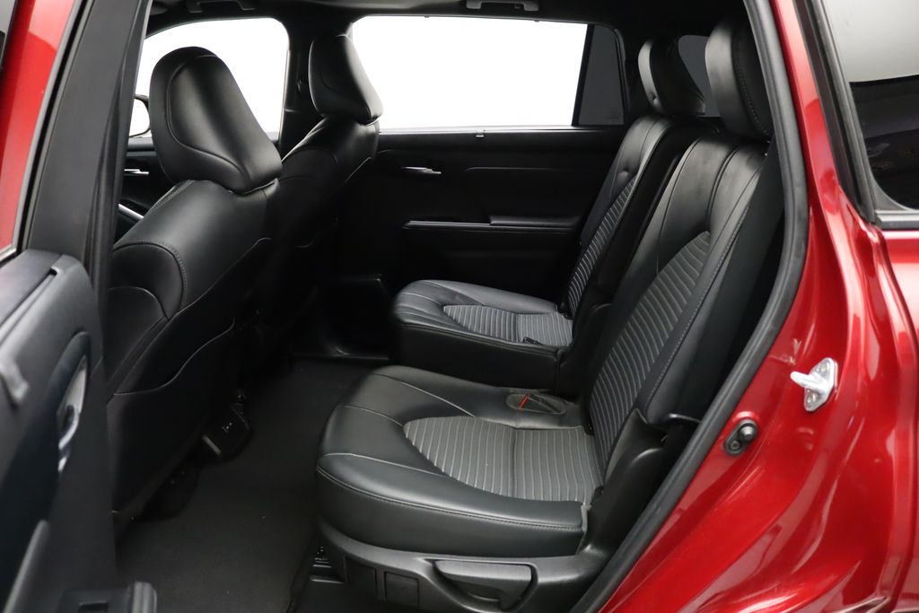 Thumbnail: 2022 Toyota Highlander - 19