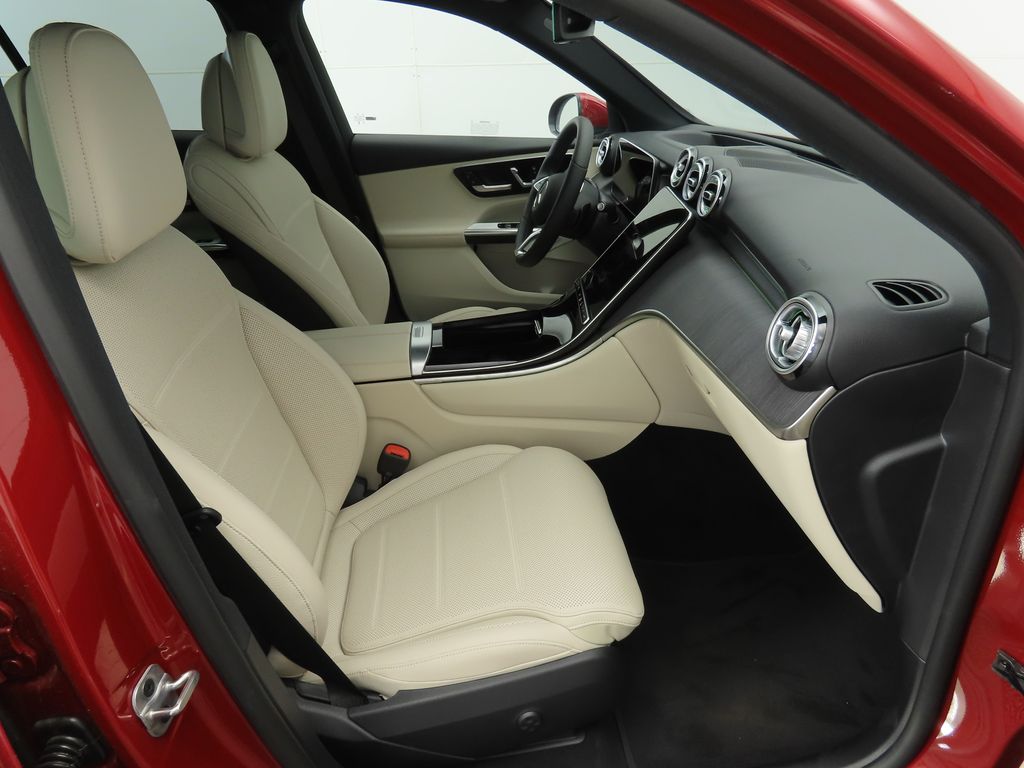 Thumbnail: 2025 Mercedes-Benz GLC - 20