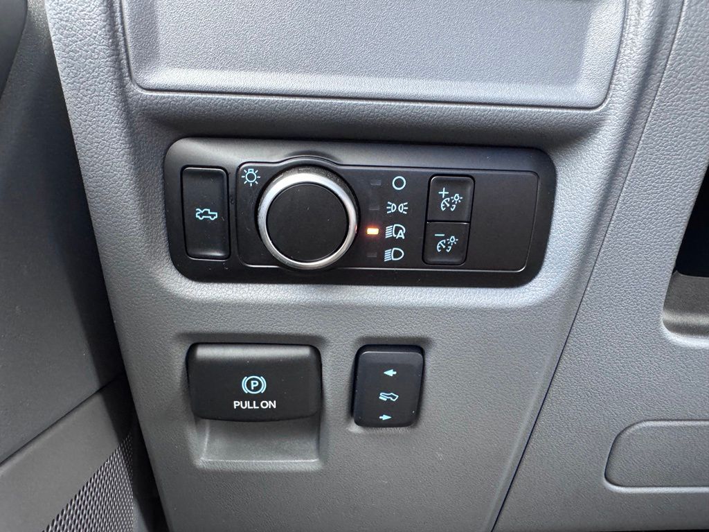 FordF-150 Lightning34