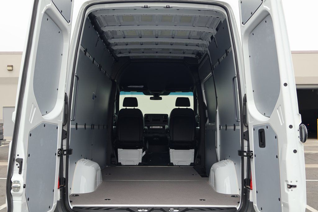 Thumbnail: 2025 Mercedes-Benz Sprinter - 8