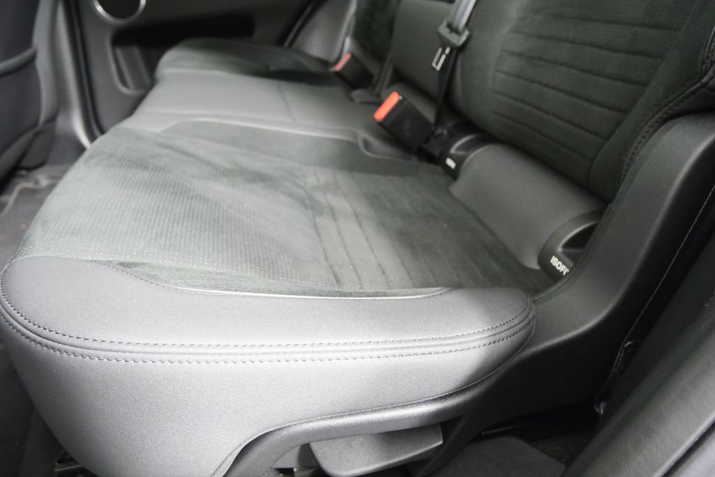 Thumbnail: 2021 Land Rover Discovery Sport - 15