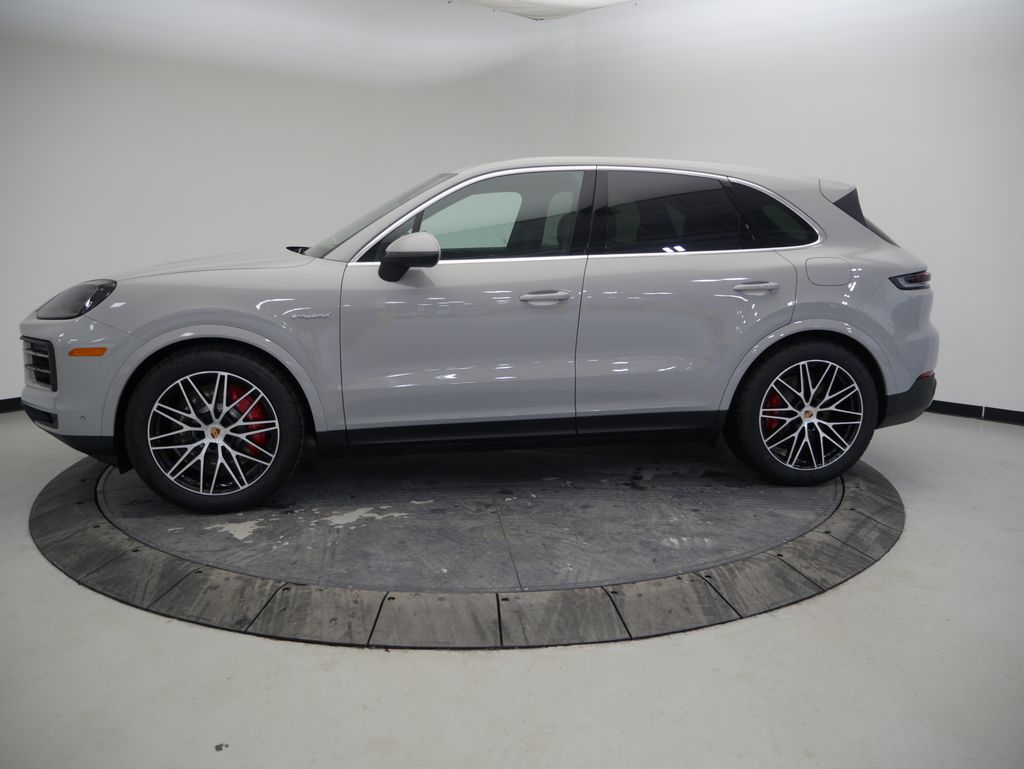 Thumbnail: 2026 Porsche Cayenne - 2