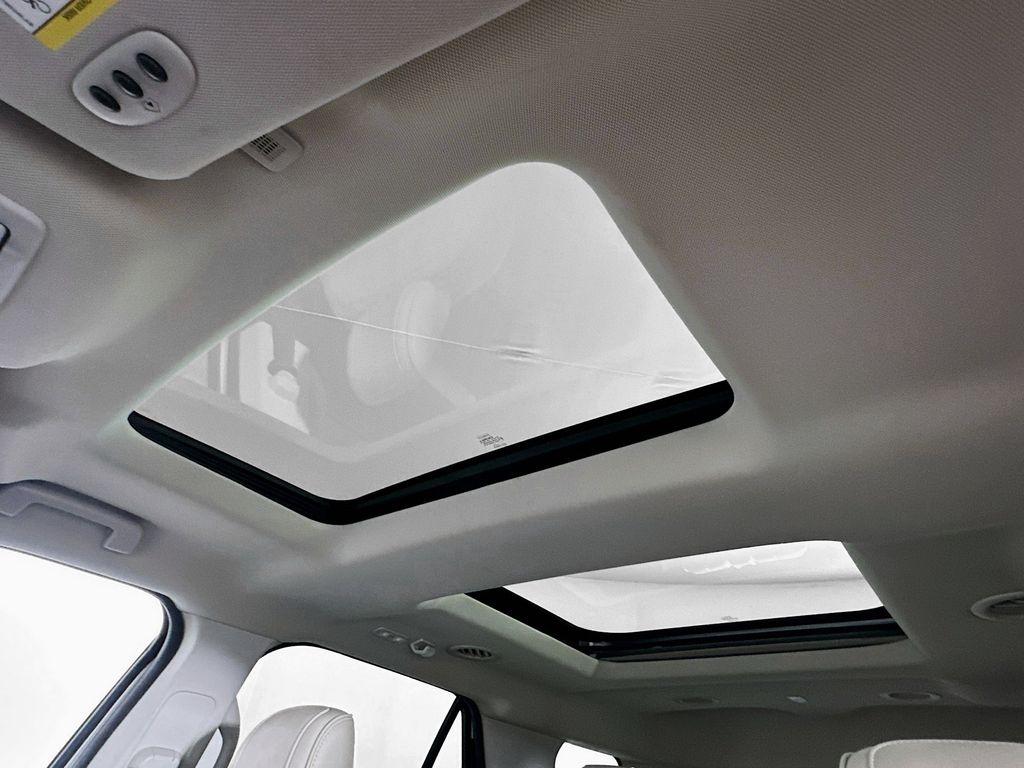 Used 2018 White Ford Platinum image 21