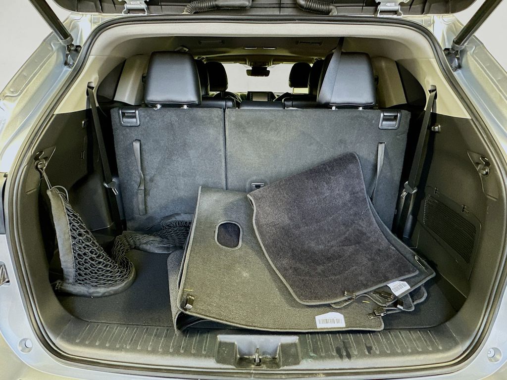 Thumbnail: 2022 Toyota Highlander - 25