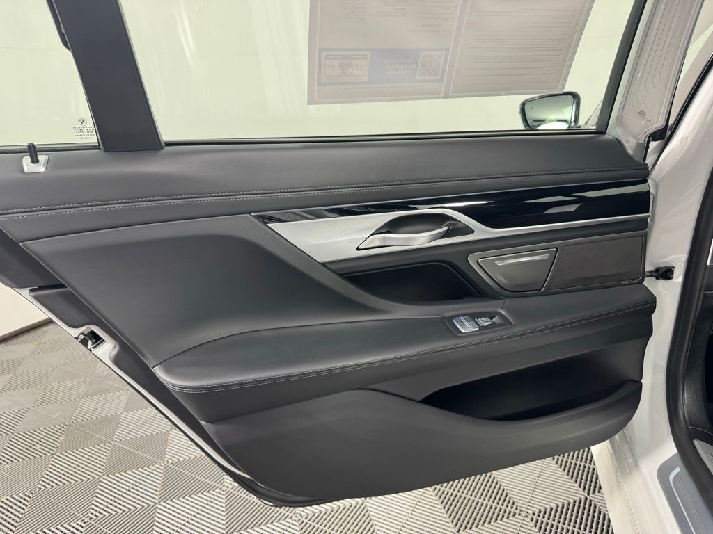 Thumbnail: 2022 BMW 7 Series - 21