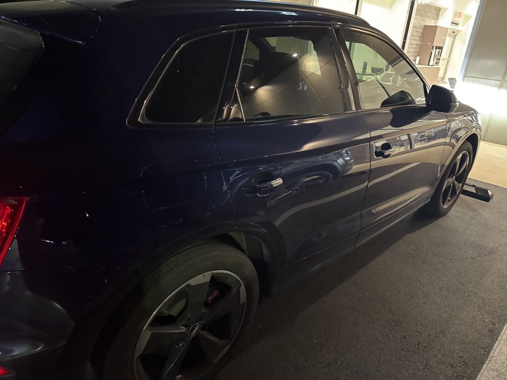 Thumbnail: 2020 Audi SQ5 - 11