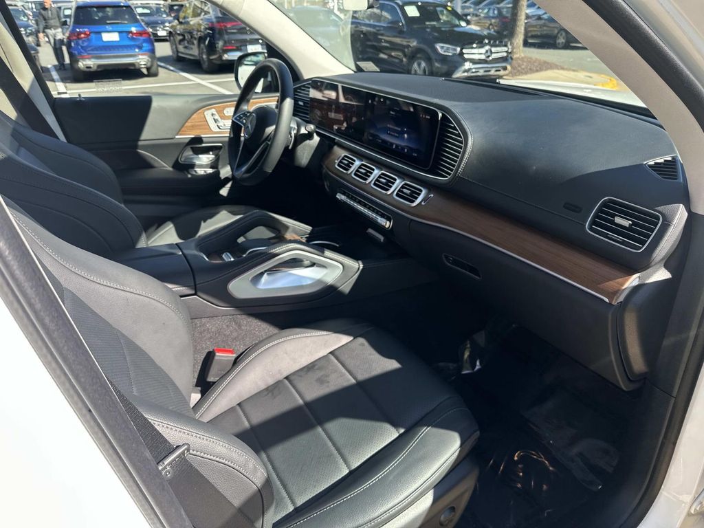 Thumbnail: 2024 Mercedes-Benz GLS - 21