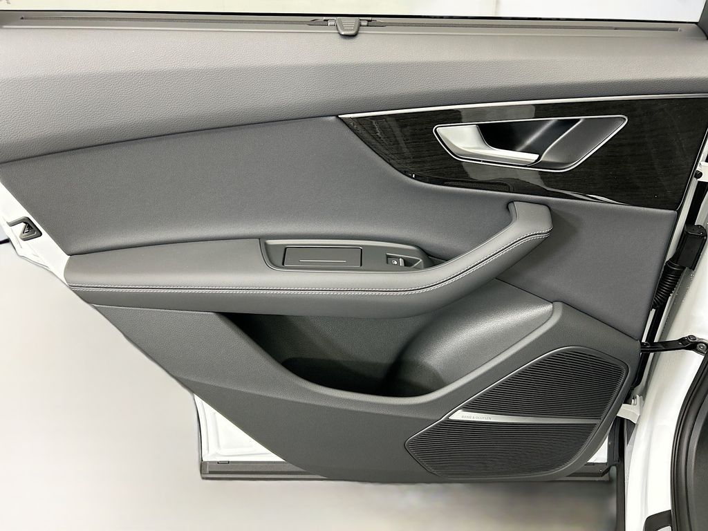 Thumbnail: 2026 Audi Q7 - 26