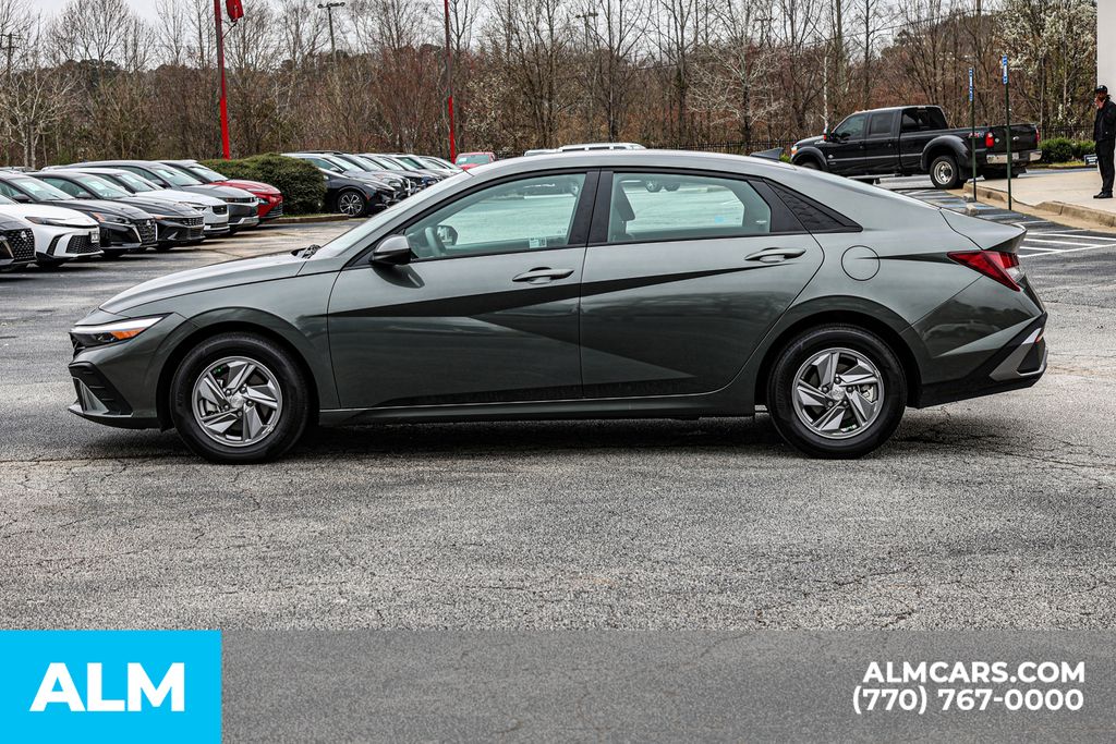 Used 2025 Gray Hyundai SE image 9