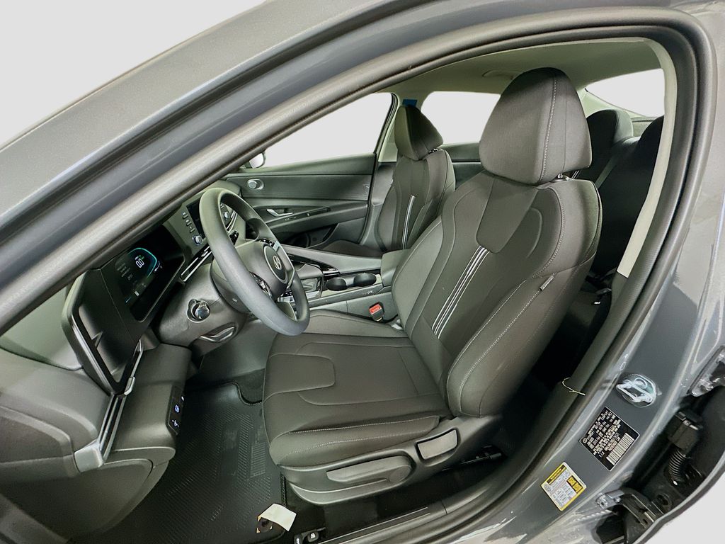 Thumbnail: 2025 Hyundai Elantra - 15