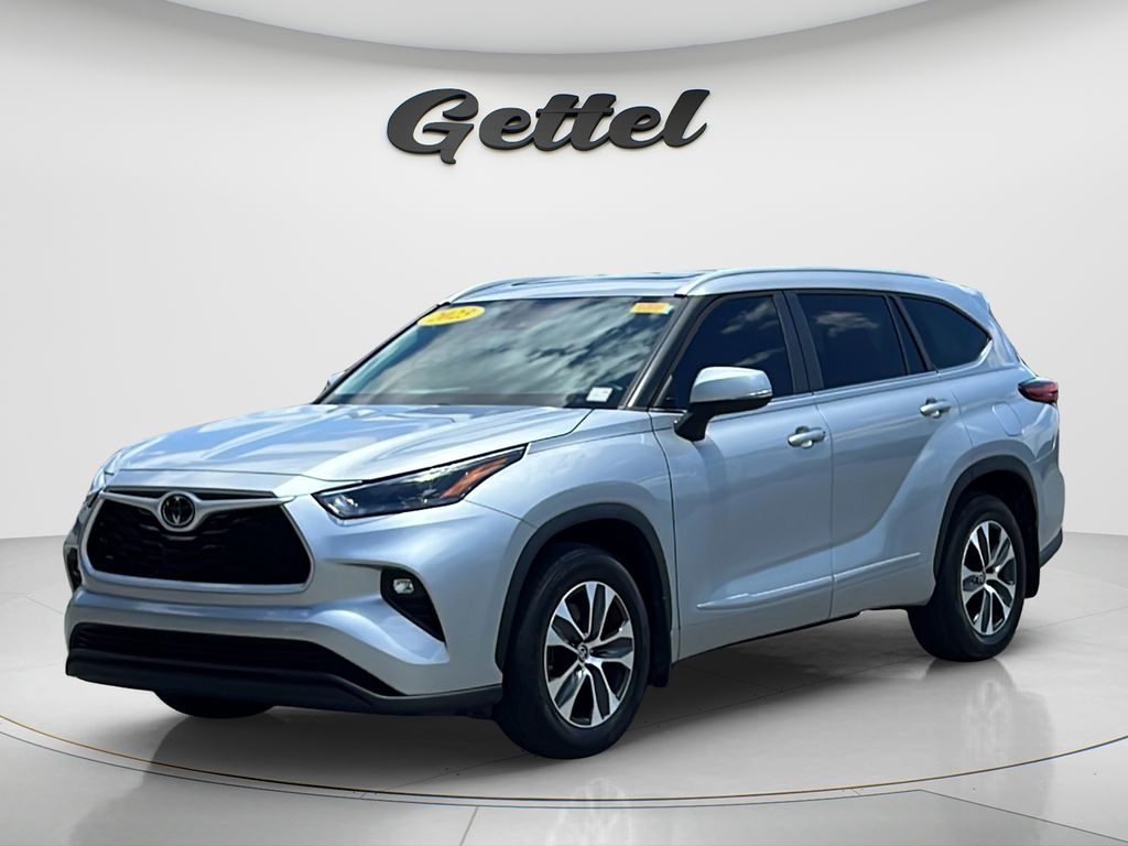 2023 Toyota Highlander XLE FWD